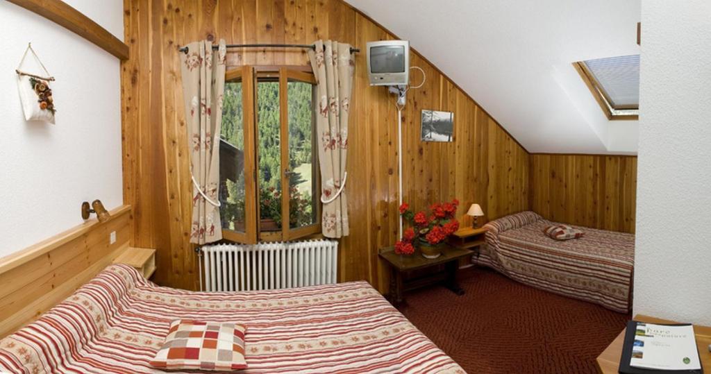 Hotel Le Chamois Logis Molines-en-Queyras Værelse billede